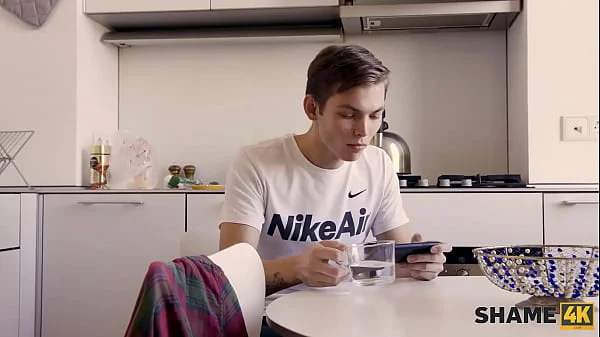 SHAME4K. Handsome man always wanted to have fun with his mothers friend