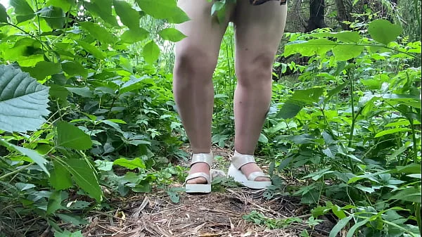 MILF peeing outdoors and wiping her dirty pussy with her panties