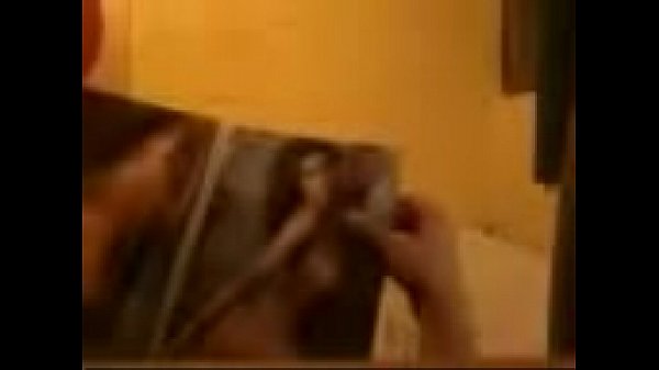 Pasando las p&aacute_ginas de una porn de 2008