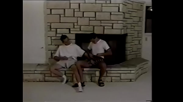 Estate agent allowh his friends to get out while the getting'_s good and use houses for sale for having a good time after preview