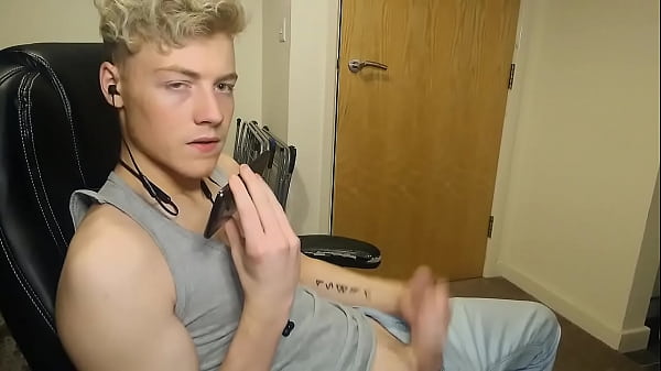 British Guy Dirty Talking To His Girl On The Phone While He Wanks