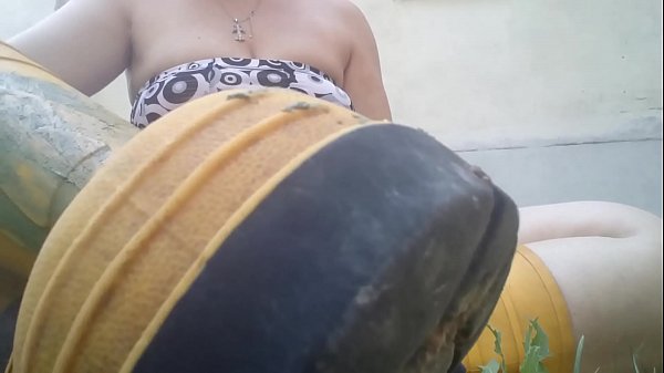 Lick my yellow boots completely dirty with green mud while I'_m in the garden