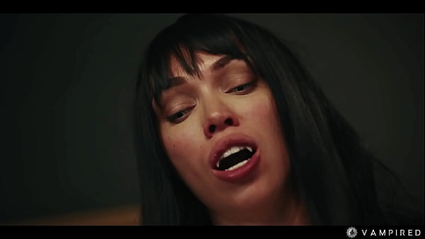 Octokuro Cosplays Vampirella - Horny Lesbian Vampire with Huge Tits Mesmerizes Sata Jones Into Hardcore Sex