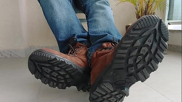 PUTTING ON THE WORK BOOT - BRCL01