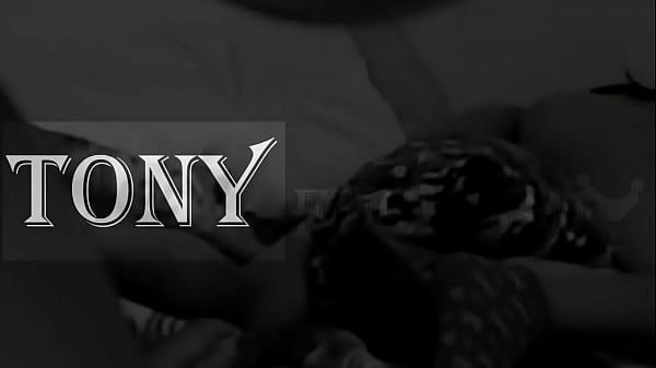 I took the wrong hole, I mistook my girlfriend for her friend and I fucked her while she was having a picnic. Everything was going well until my girlfriend arrived and knocked on the door, but I had already left her hole dripping with cream.