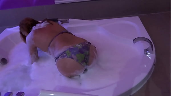 My friend'_s beautiful wife enjoys the jacuzzi in the motel before fucking her, she loves cock